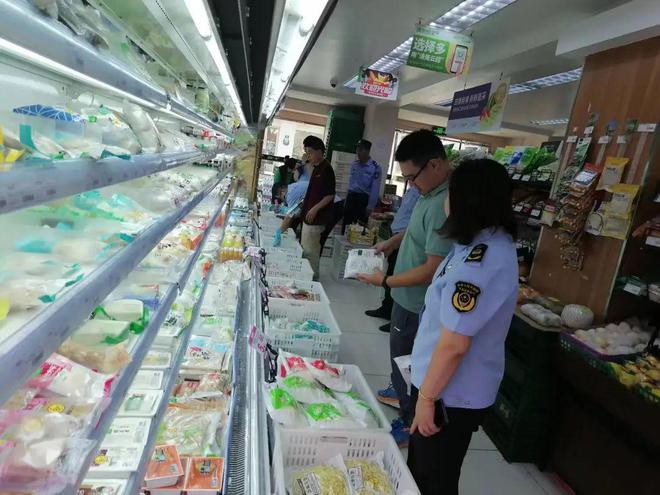严查销售过期、质检不合格食品，守护舌尖上的安全